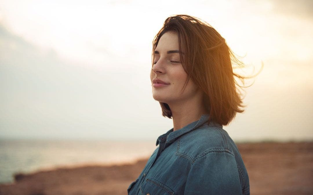 CARTA PARA TAURO, ERES FUERTE, CON EL ALMA ROTA TE PINTAS LOS LABIOS Y SIGUES ADELANTE