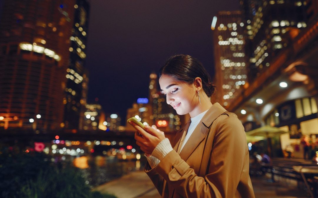 4 SIGNOS A LOS QUE MÁS LES CUESTA SOLTAR SU TELÉFONO
