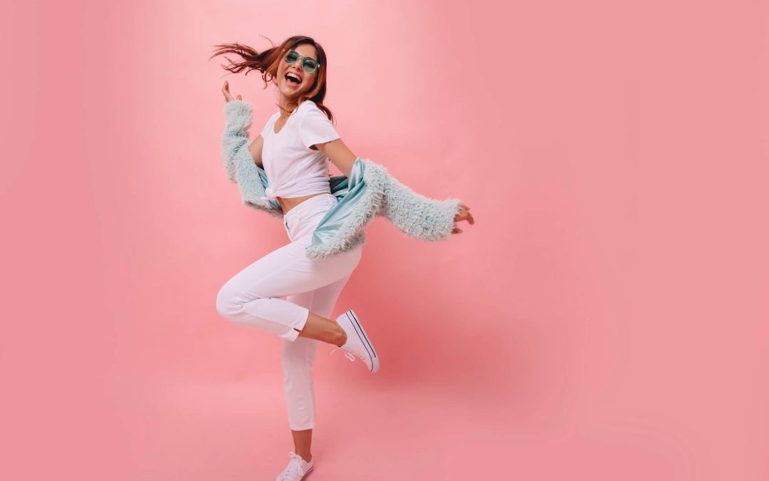 POR QUÉ ARIES ENAMORA PROFUNDAMENTE CUANDO BAILA Y CANTA COMO UNA LOCA