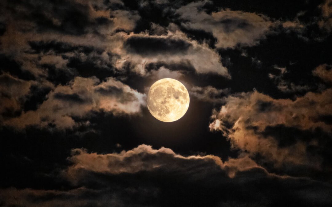 LA LUNA LLENA DE OCTUBRE LO INTENSIFICARÁ TODO: ASÍ INFLUIRÁ A TU SIGNO