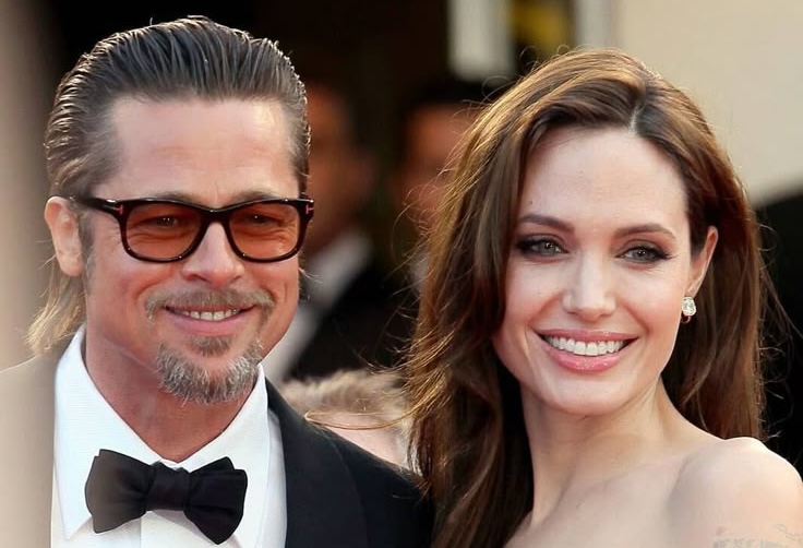 PAREJAS DE FAMOSOS QUE ERAN COMPATIBLES SEGÚN SU SIGNO PERO FRACASARON