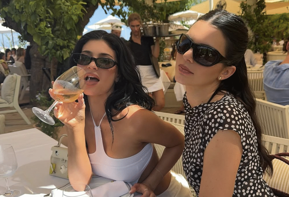 LOS SIGNOS DEL ZODIACO DE LAS KARDASHIAN: QUIÉN MANDA, QUIÉN FINGE Y QUIÉN ESTÁ A PUNTO DE EXPLOTAR