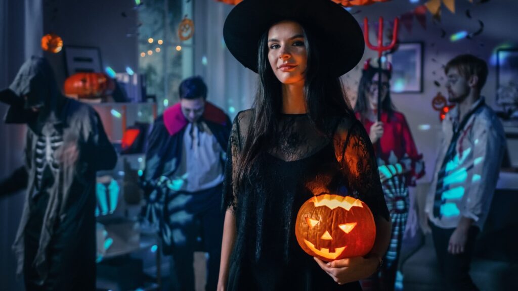 HORÓSCOPO ESPECIAL HALLOWEEN 2025