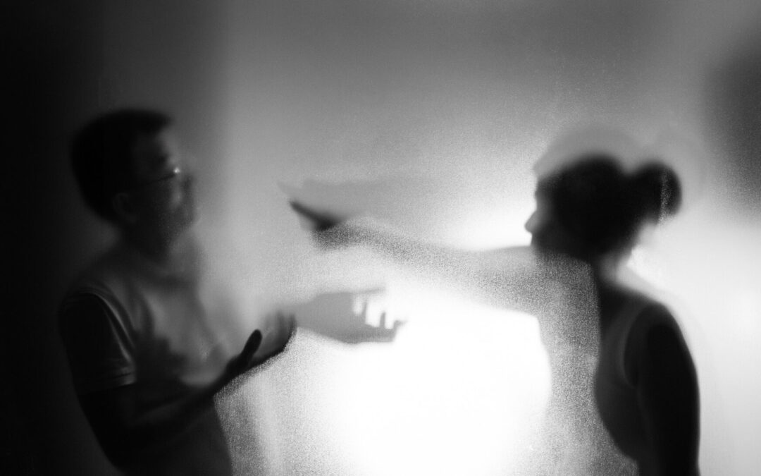 PAREJAS DEL ZODIACO QUE MÁS VAN A DISCUTIR DURANTE MERCURIO RETRÓGRADO DE NOVIEMBRE