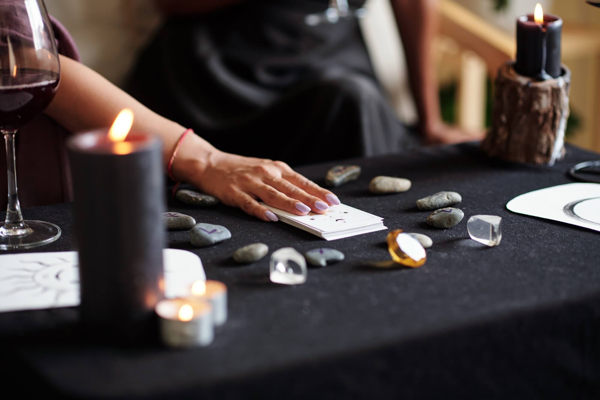 Si estás soltero ahora, esto es lo que el tarot predice de tu vida amorosa