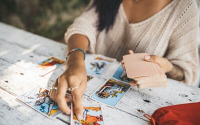El tarot revela qué necesitas soltar ahora mismo según tu signo